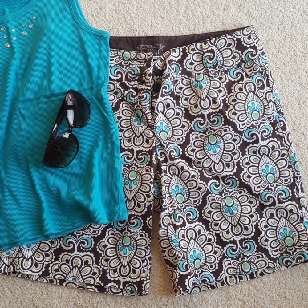 New York & Co Manhattan chinos Paisley shorts, Size 4